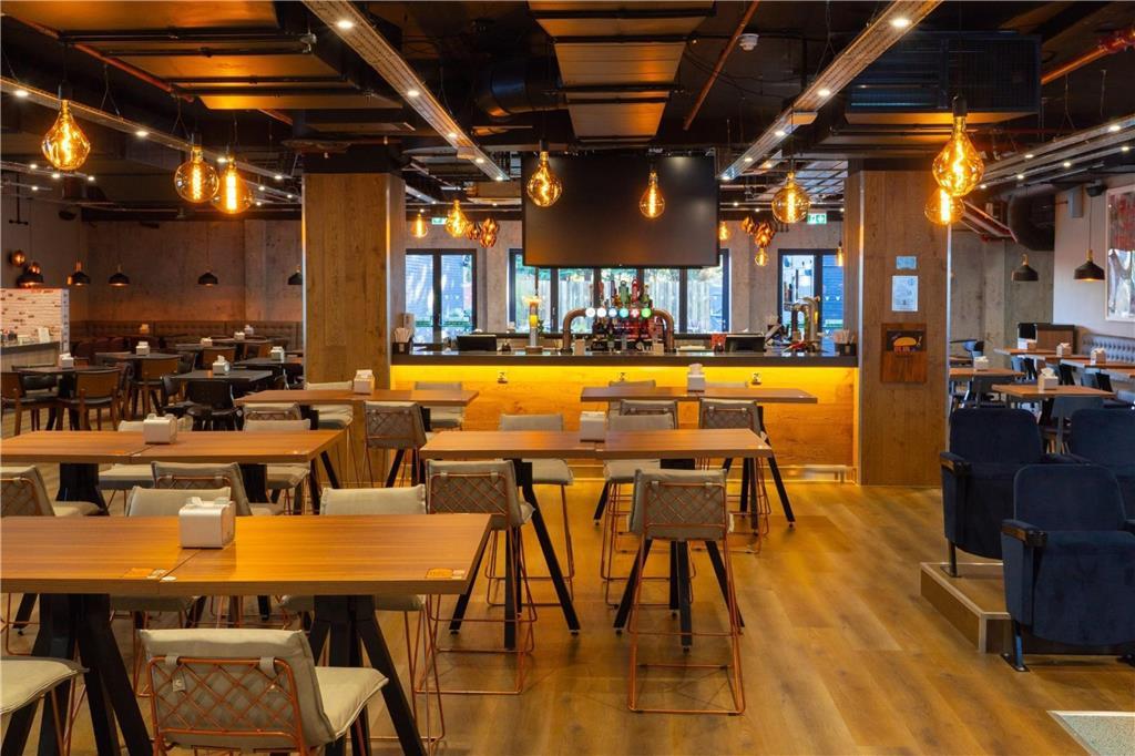 Village Hotel Брэкнэлл Ресторан фото